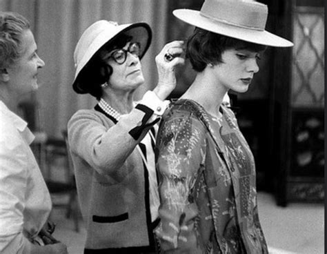 coco chanel revolution de la mode|coco chanel français.